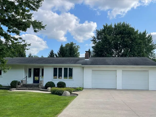 1940 E 700 S, Wolcottville, IN 46795