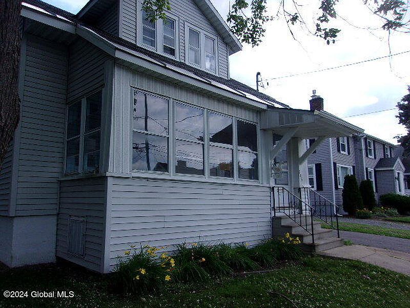 5th image of 105 E Decker Street