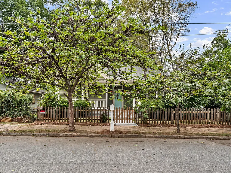 649 Gillette Ave SW — Photo 2