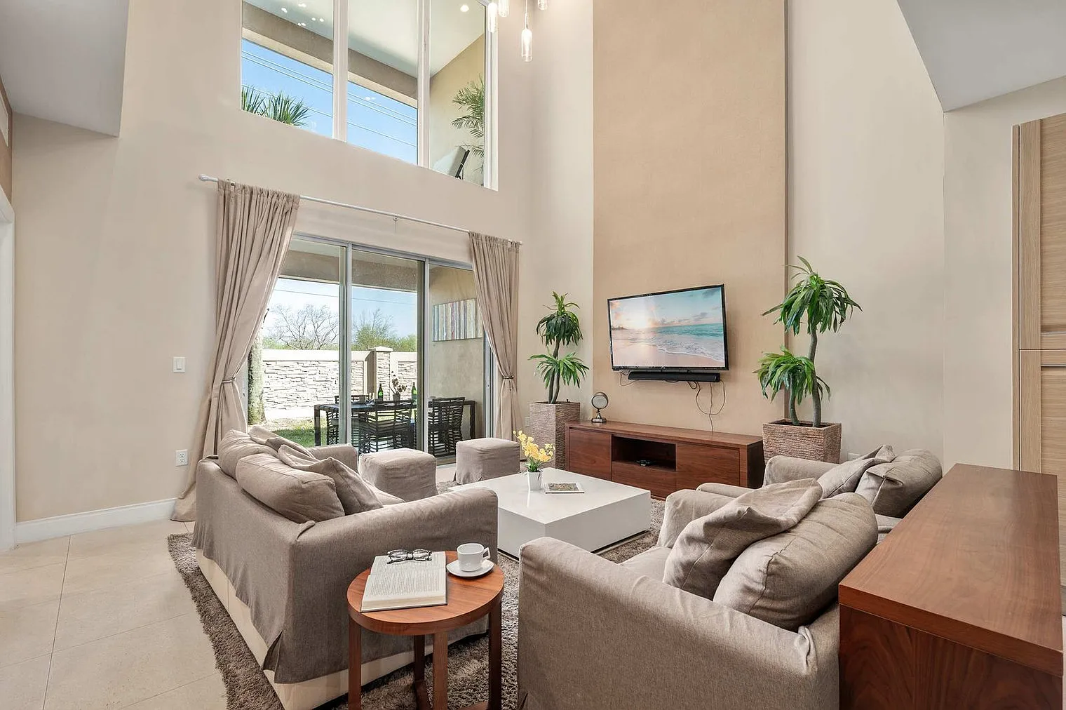 4 bed, 4.0 bath, 1550 sqft, $5,414 — Photo 1