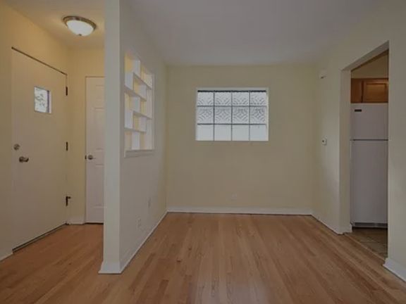 3rd image of 144 E Quincy St