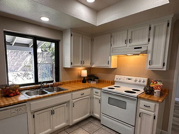 2nd image of 3765 Comstock St
