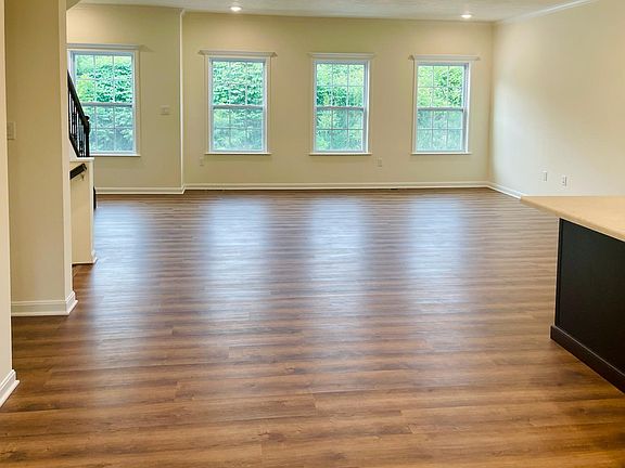 4th image of 715 Ravenshire Ct