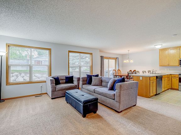 3rd image of 1005 6th Ave NE
