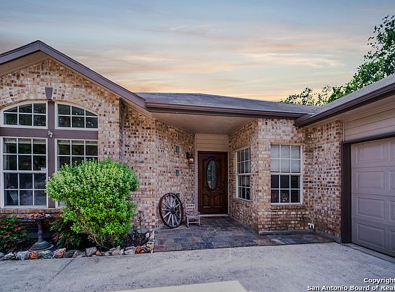 2nd image of 1722 Red Leaf Dr