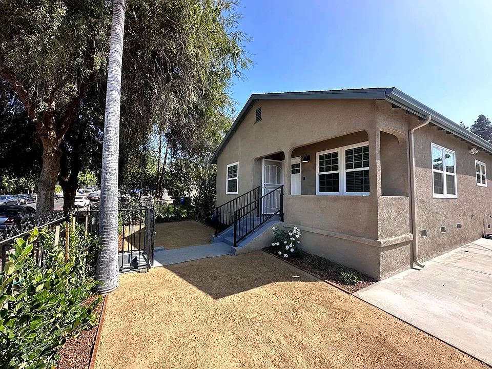 1456-1460 N. Ricardo St.