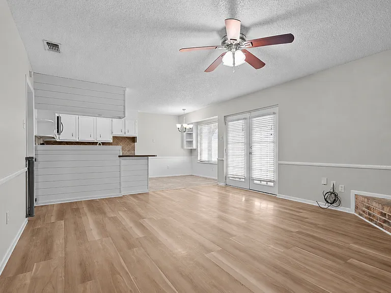 9616 Belmont Ave — Photo 6