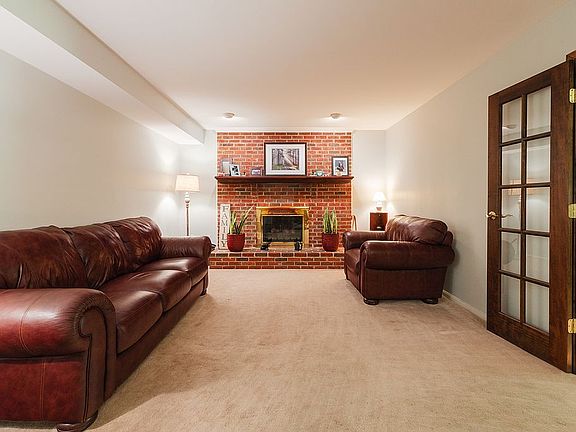 5th image of 5370 Wade Ln