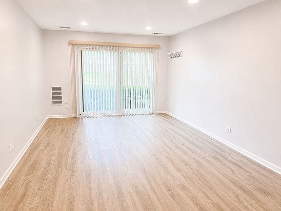 5th image of 1500 Harbour Dr APT 1S
