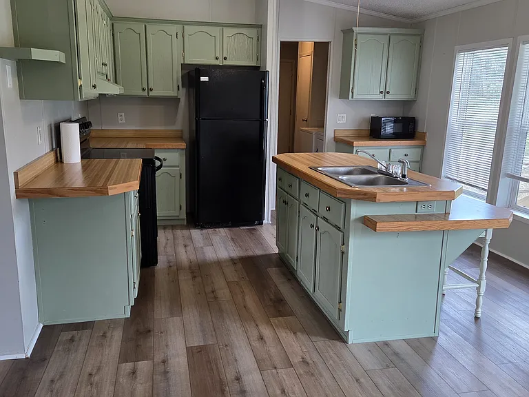 7380 Marthas Ln — Photo 3