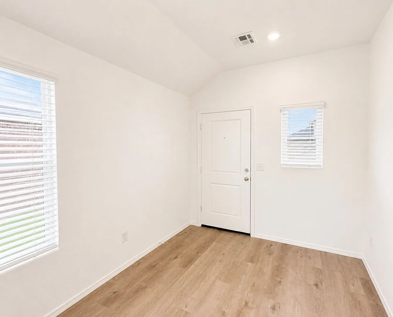 Luxury NEW 3 Bedroom 2 Bathroom Home in Piedmont Schools (Neighborhood Park and Basketball Court) — Photo 2