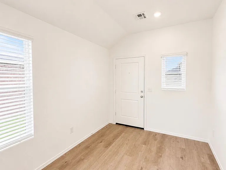 12917 Florence Ln — Photo 2