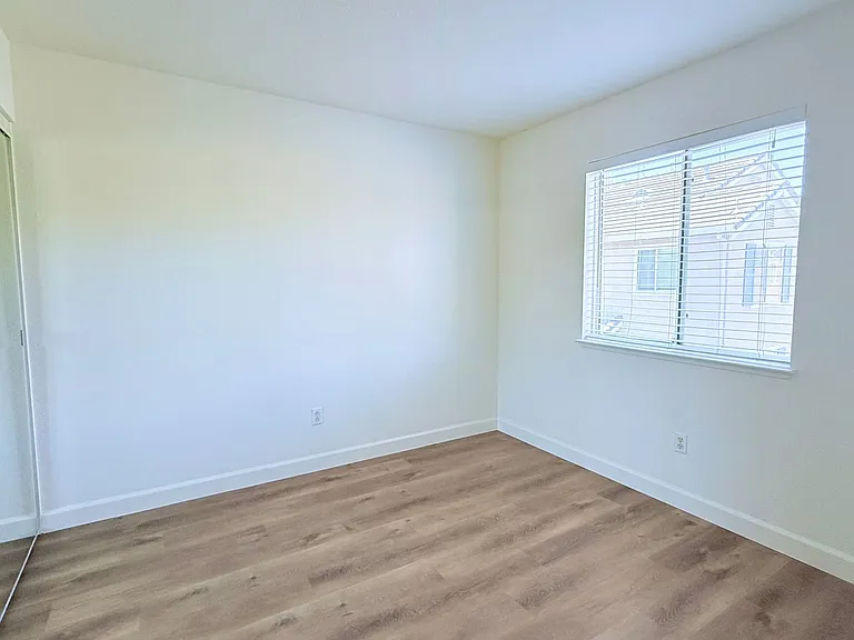 401 Skylark Ct — Photo 40