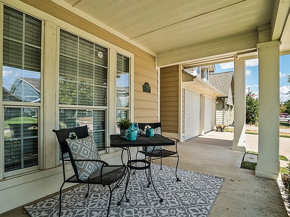 5th image of 1125 Oakcrest Dr