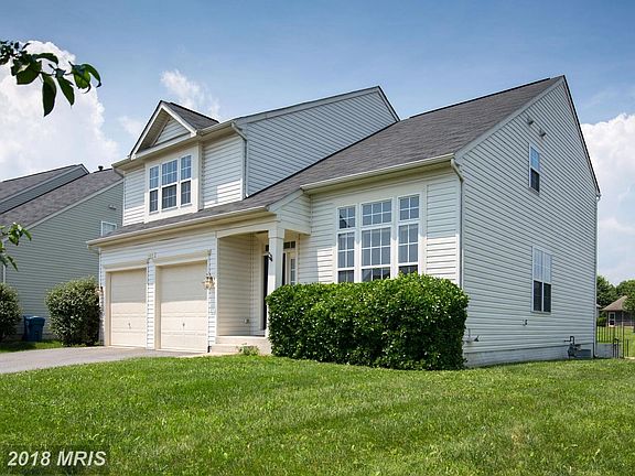 3rd image of 105 Ayrshire Ct