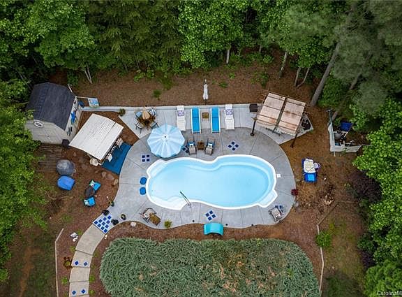 3rd image of 3526 Lake Bluff Dr