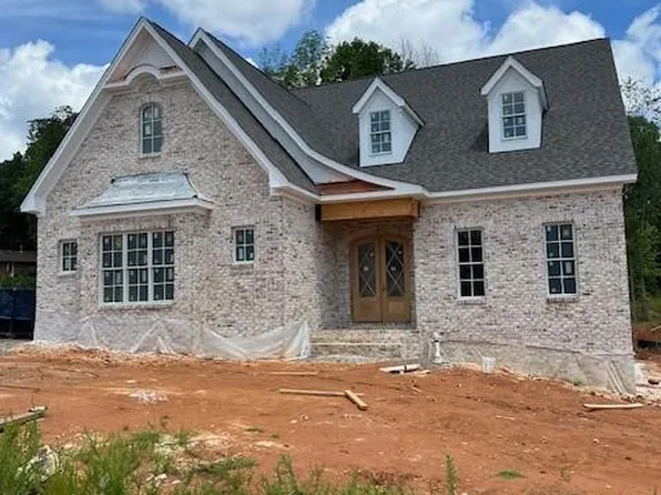 3820 Pinewood Lake Dr, Winston Salem, NC 27106