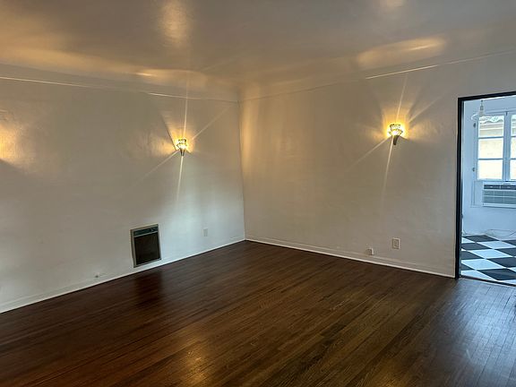3rd image of 640 N Beachwood Dr APT 201