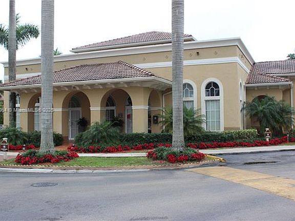 4th image of 8980 W Flagler St APT 209