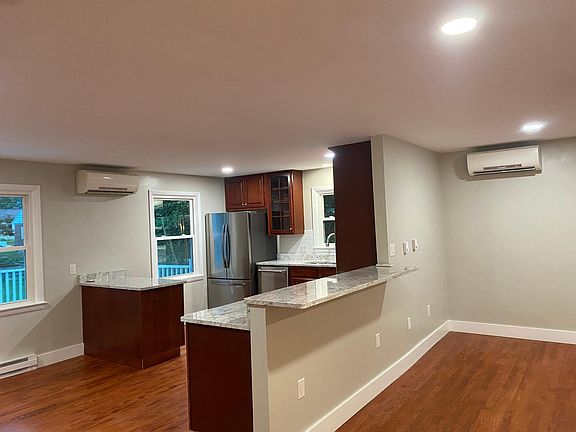 5th image of 215 E Washington St