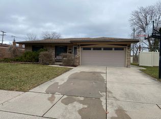 35714 Grayfield Dr, Sterling Heights, MI 48312
