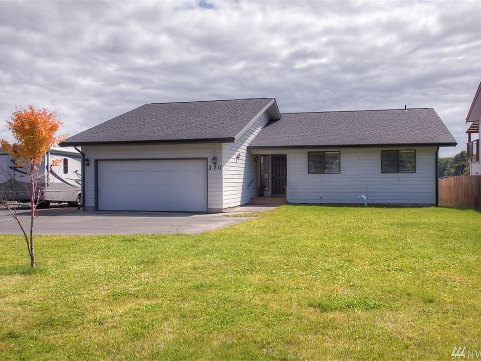1st image of 370 Ponderosa Loop NE