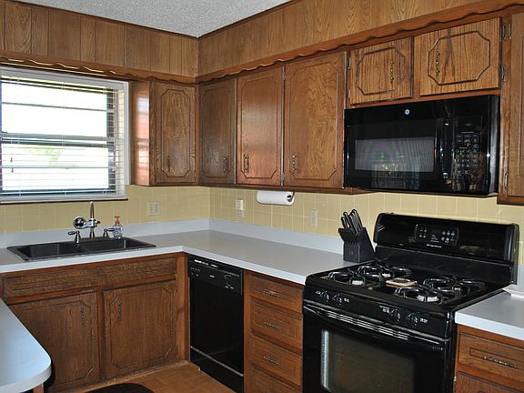 312 Cedar Dumas, TX kitchen
