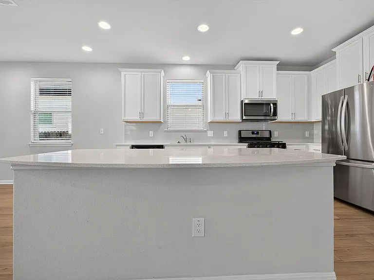 320 Rend Dr — Photo 11