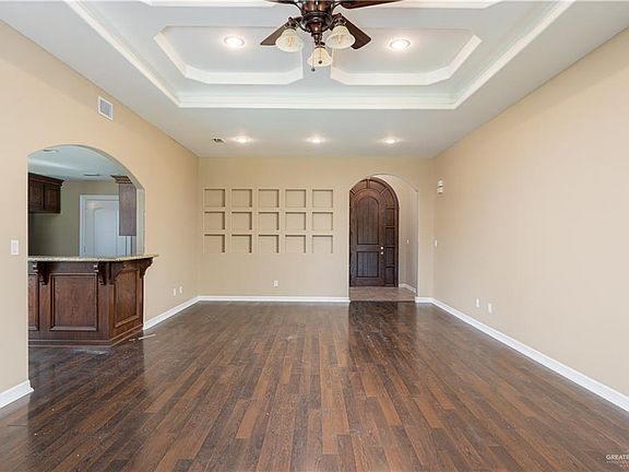 4th image of 604 Dalobo Blvd