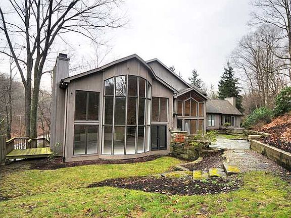 2nd image of 500 Deerbrooke Ln