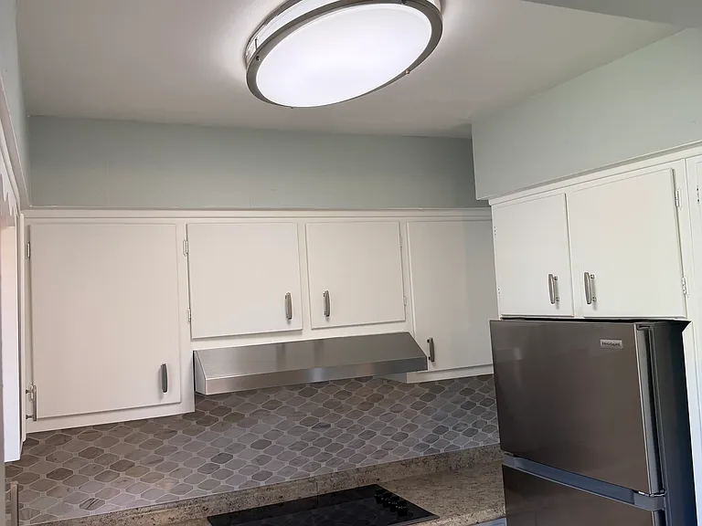 220 Holloway Dr #6 — Photo 3