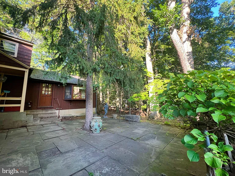 51 Elfman Dr — Photo 7
