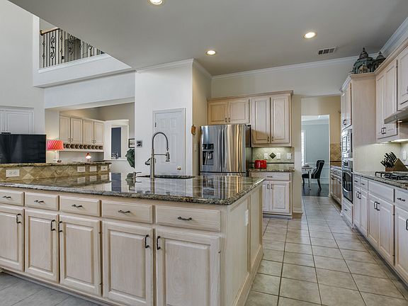2nd image of 3813 Brookfield Dr