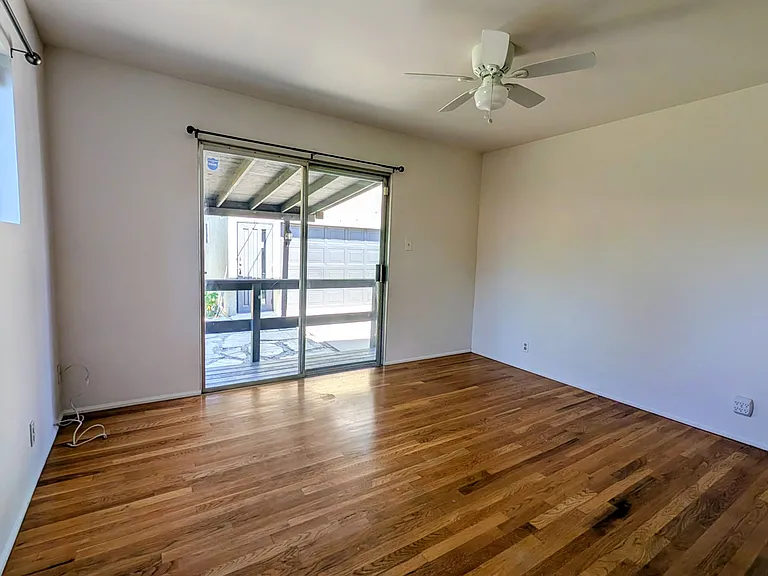5964 Yarmouth Ave — Photo 10