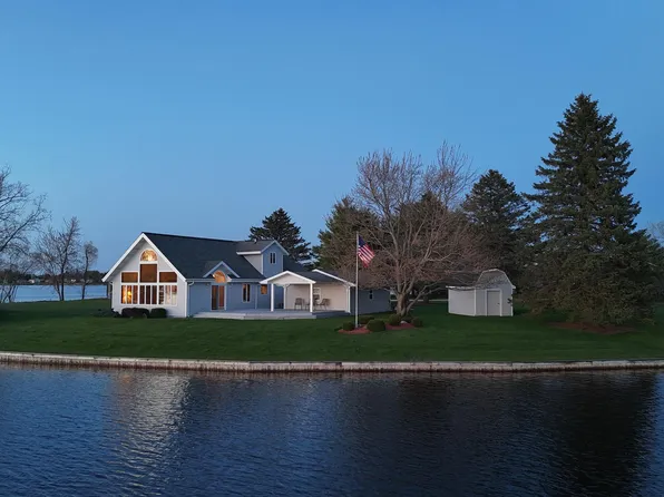 1017 Channel Dr, Weidman, MI 48893