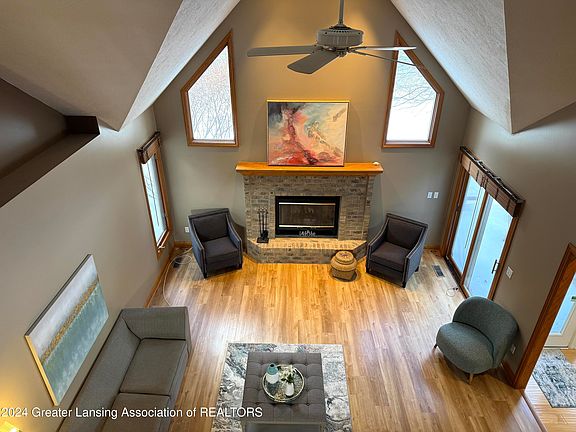 4th image of 4055 Breakwater Dr