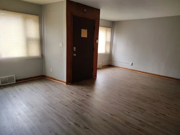 2425-27 W Greenfield Ave