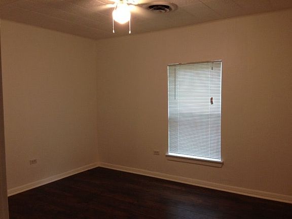 3rd image of 1016 Pecan Dr