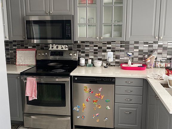 3rd image of 2 Sunnybrooke Dr #1