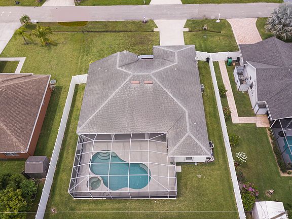 2nd image of 1010 SW Facet Avenue