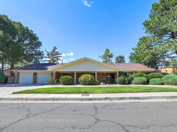 8715 La Sala Del Centro NE, Albuquerque, NM 87111