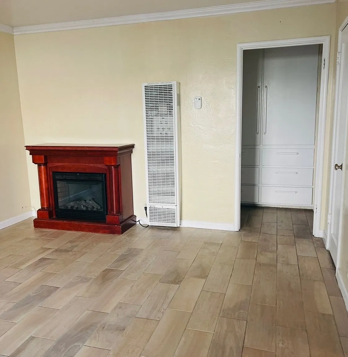 3 bed, 800 sqft, $3,000 — Photo 3