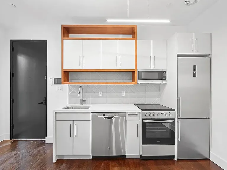214 E 35th St #3A — Photo 1