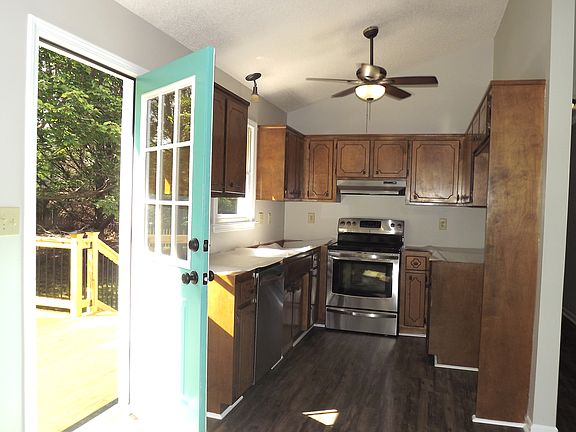 5th image of 18 Wooddale Ct