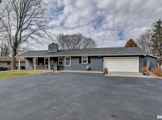 1924 W Lake Shore Dr, Springfield, IL 62712