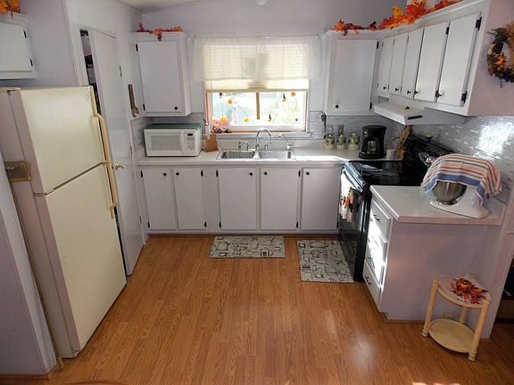 4th image of 1709 Douglas Ave