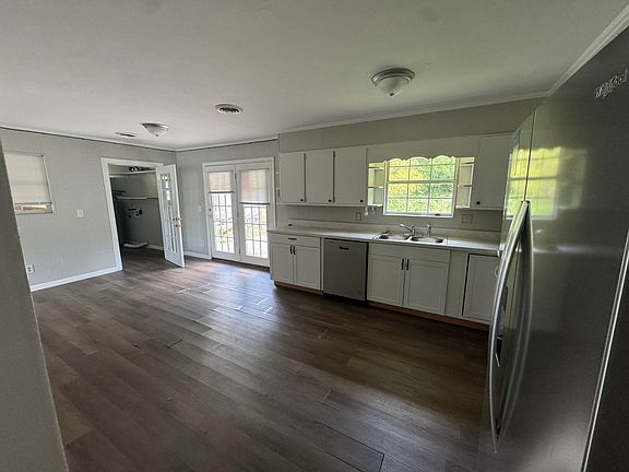 3rd image of 500 Amity Rd