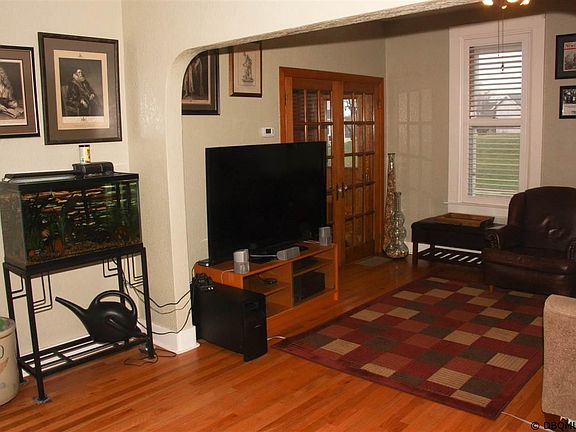 3rd image of 608 Clarke Dr