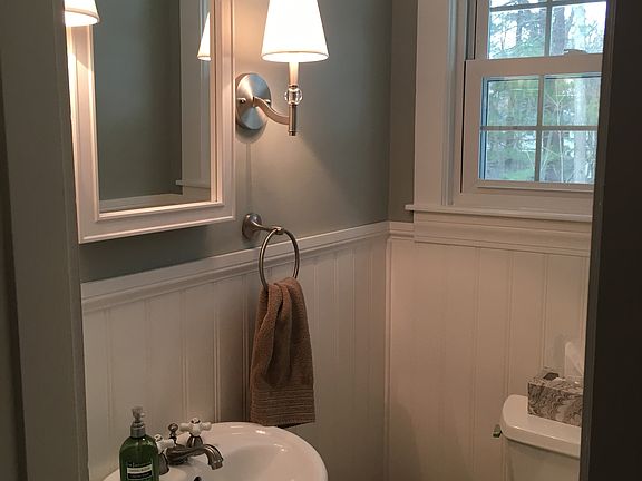 1st Floor Bath
