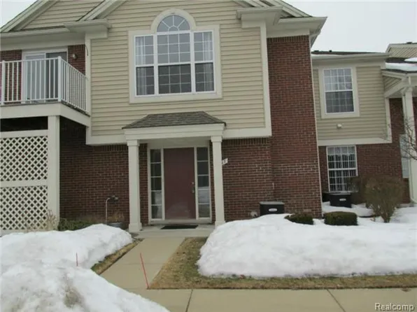 1727 Deepwood Cir #1, Rochester, MI 48307